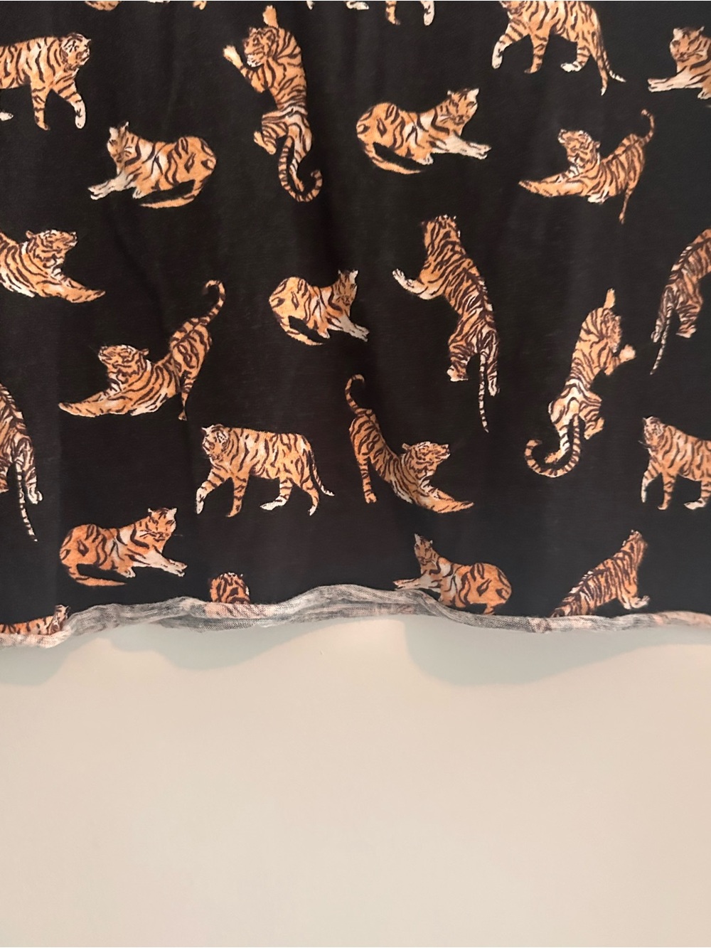 Maeve Anthropologie Cotton Tiger Print Long Sleeve Tee Black Graphic T-Shirt - Picture 5 of 11